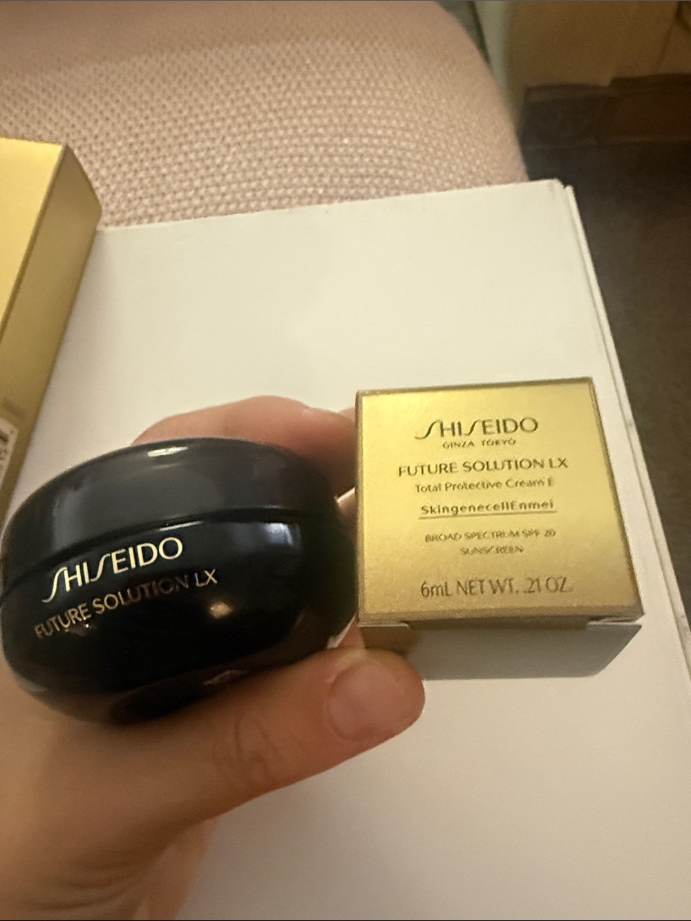 Shiseido Future Solution LX Primer Jar in Deep Navy and Gold